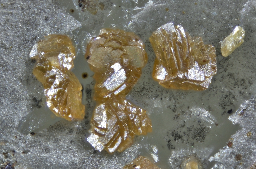 Hechtsbergite