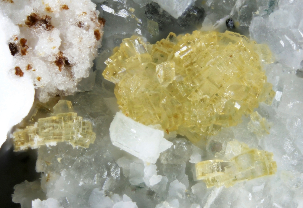 Unnamed (Ca-Na-ordered analogue of Korobitsynite)