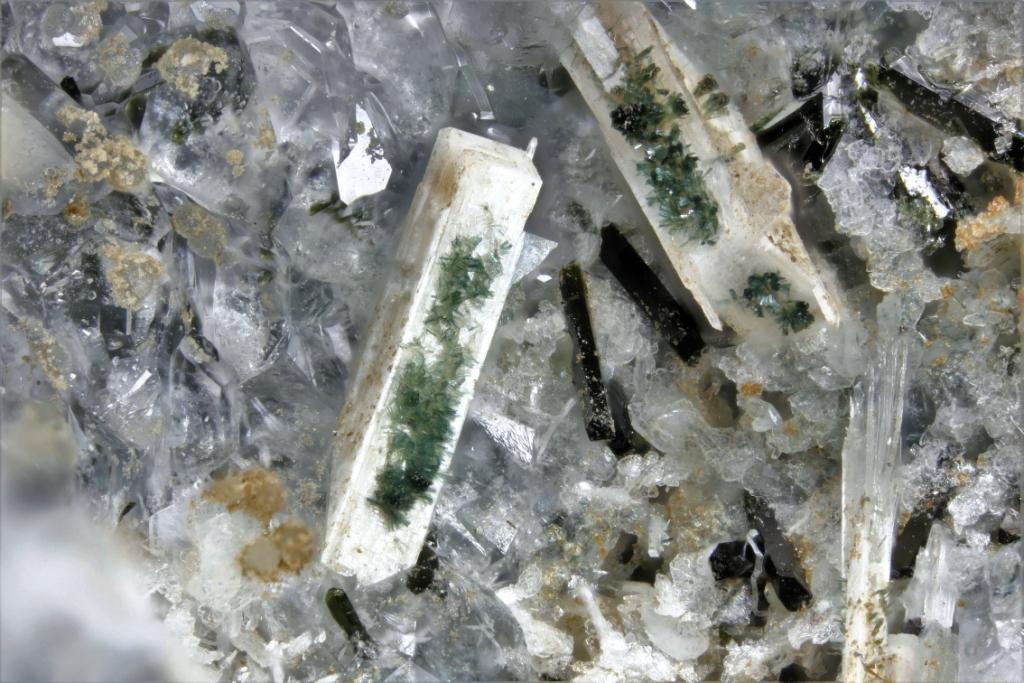 Ferroceladonite & Sazhinite-(La)