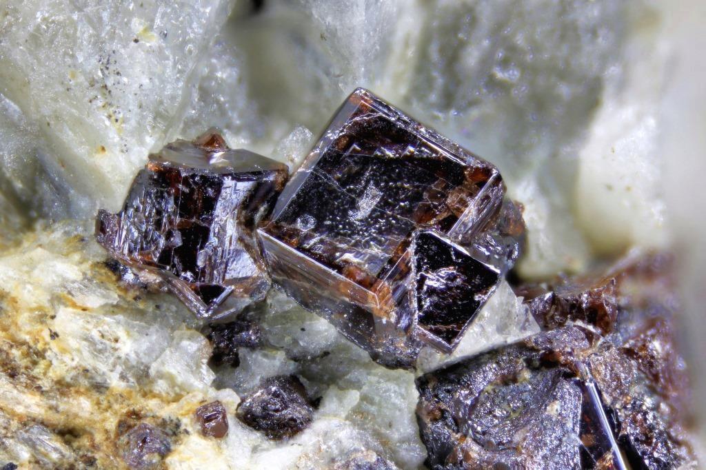 Tausonite