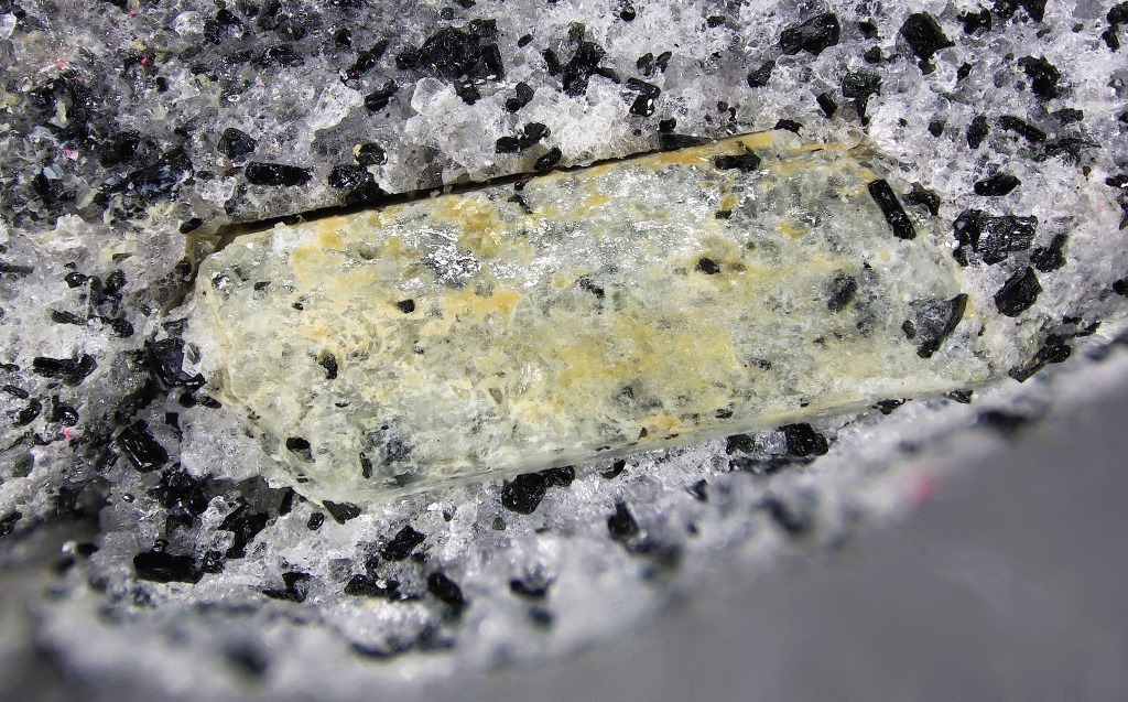 Fluorcaphite