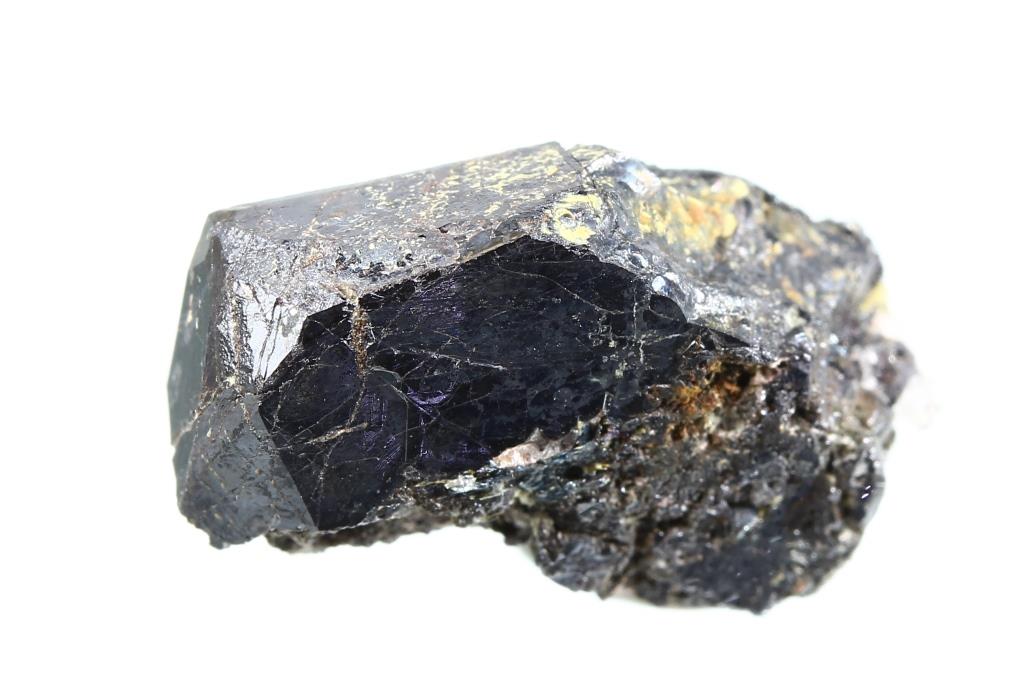Almeidaite