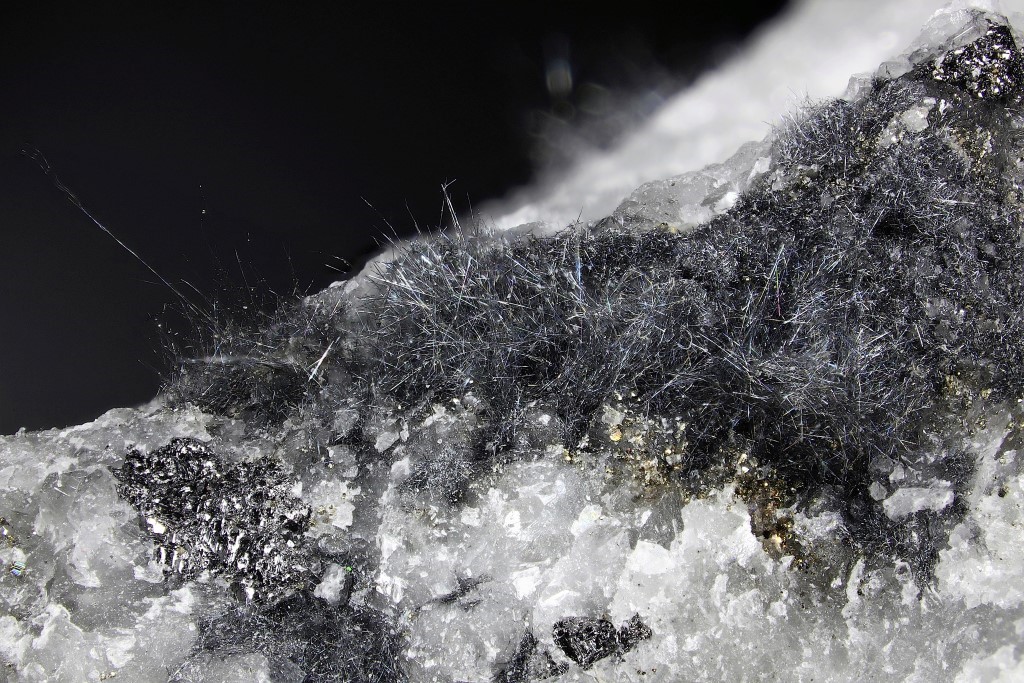 Moëloite