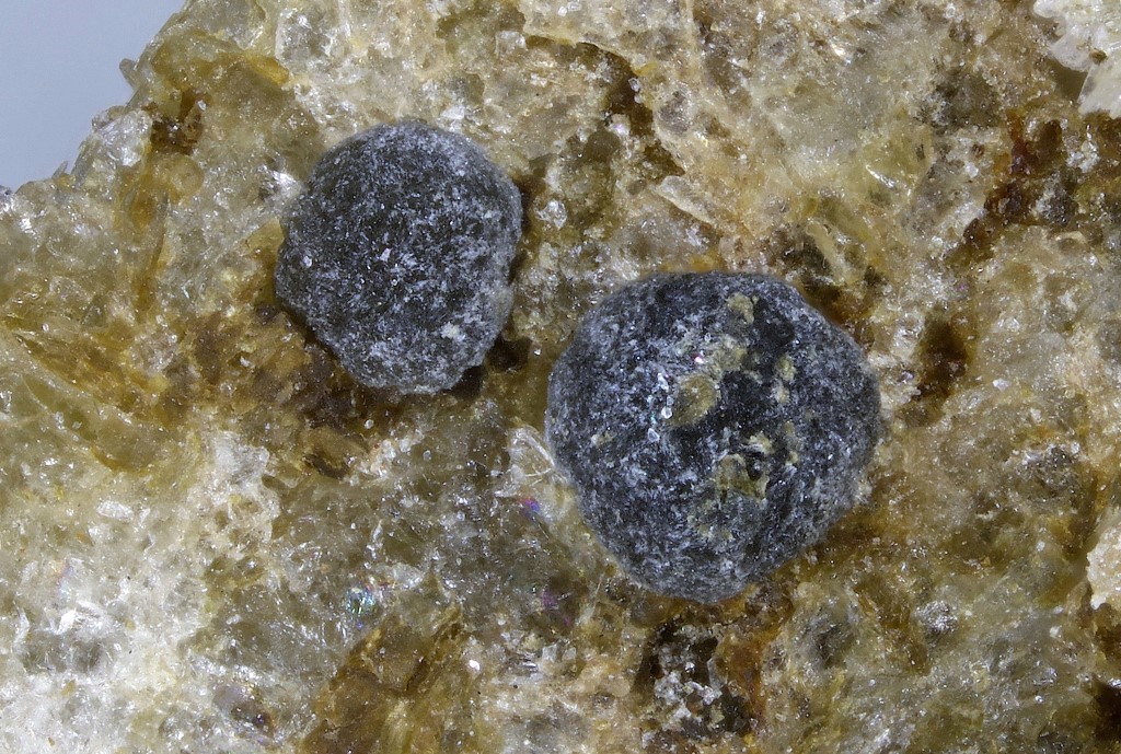 Weinebeneite & Roscherite