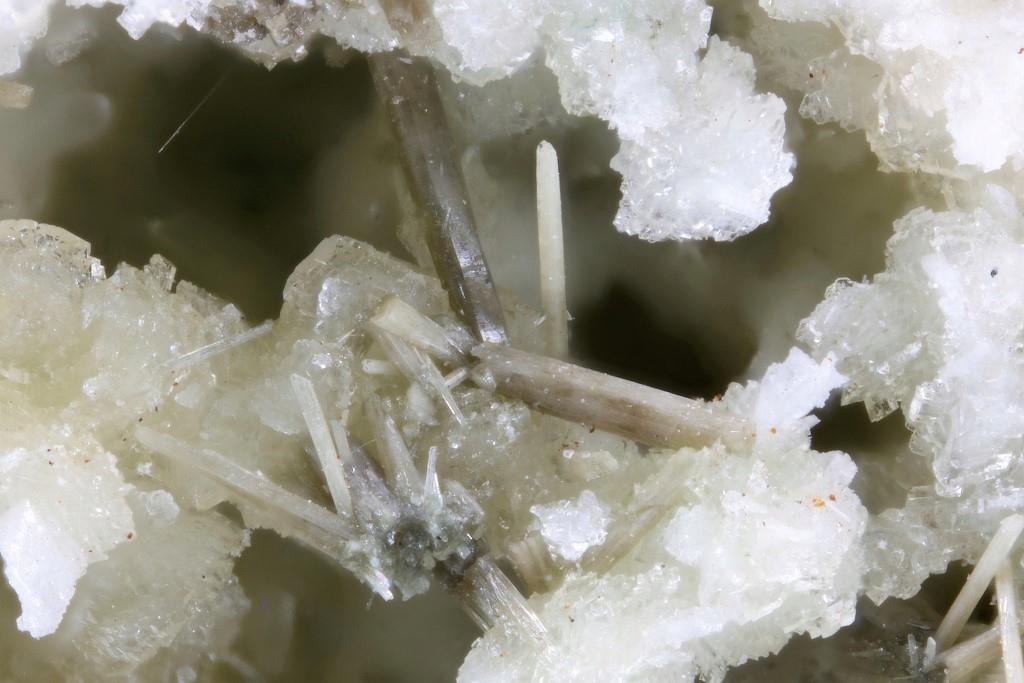 Carbocernaite