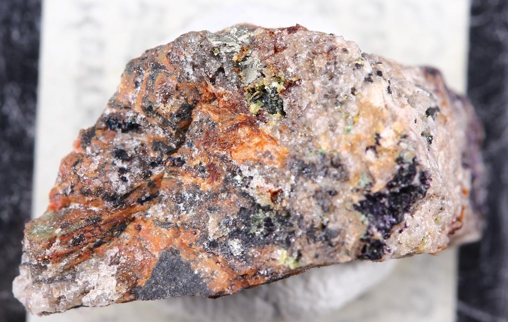 Metanováčekite