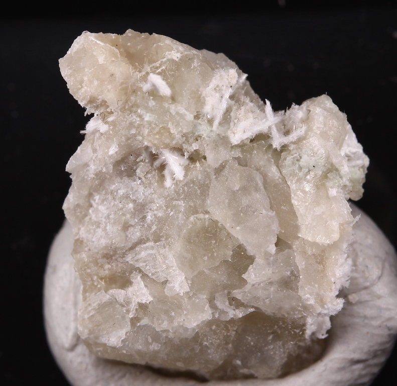 Kasatkinite