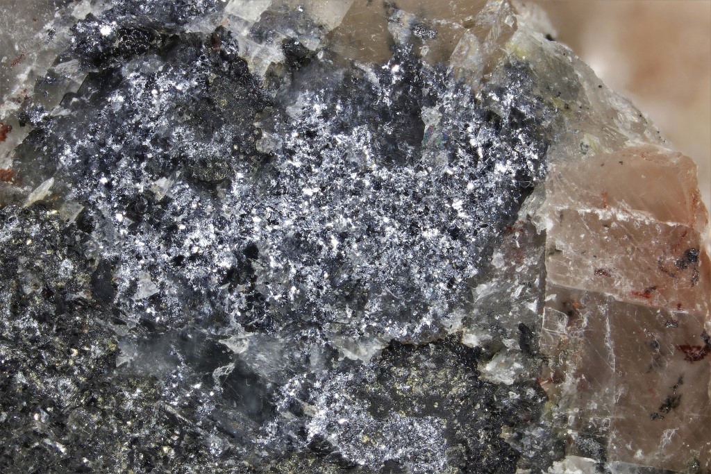 Eskebornite Bukovite Klockmannite Tiemannite Bohdanowiczite Eucairite Umangite Uraninite & Clausthalite