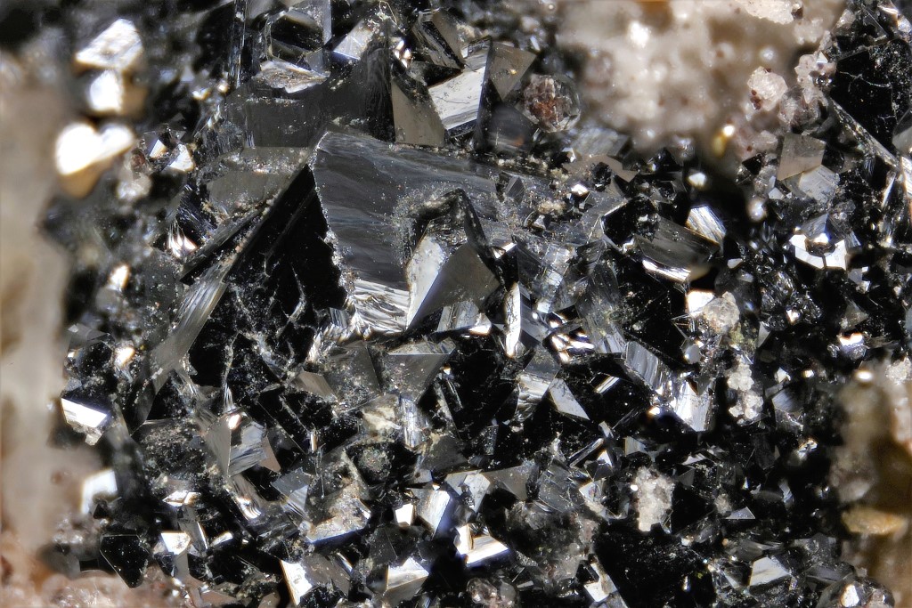Hetaerolite
