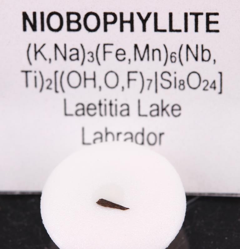 Niobophyllite