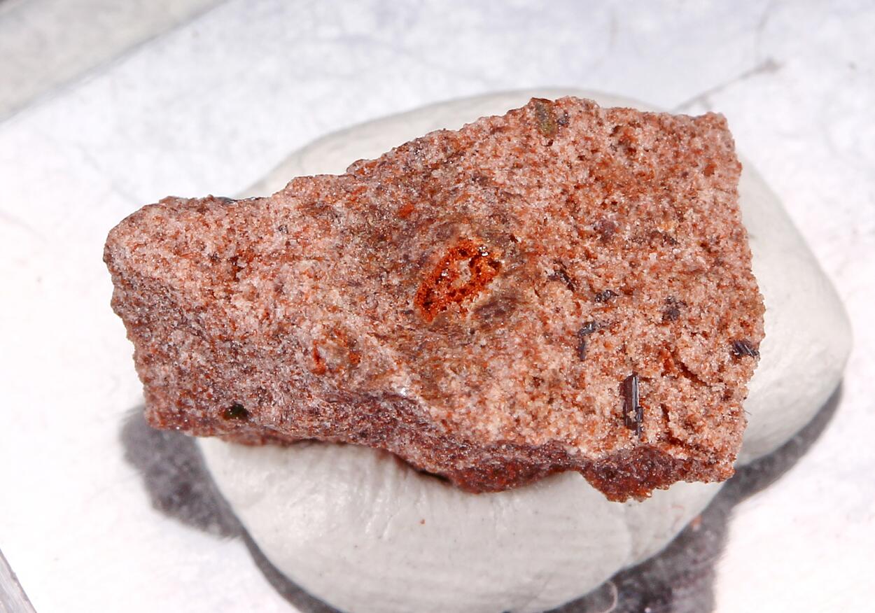 Magnesio-fluoro-hastingsite & Pseudobrookite