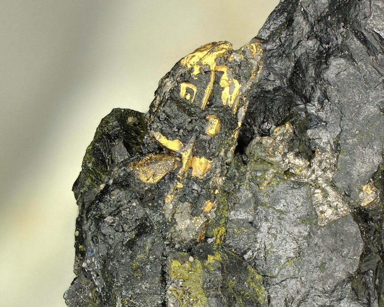 Native Gold & Uraninite