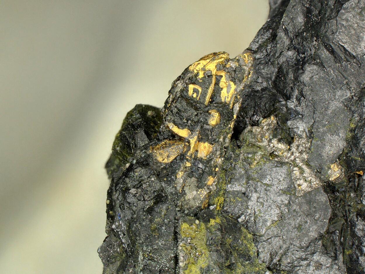 Native Gold & Uraninite