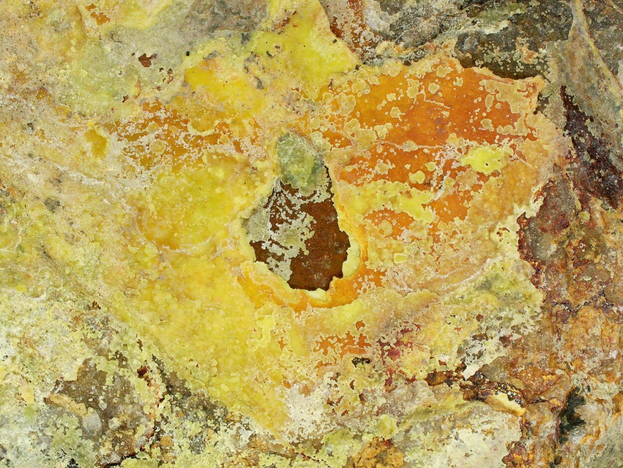 Becquerelite & Fourmarierite