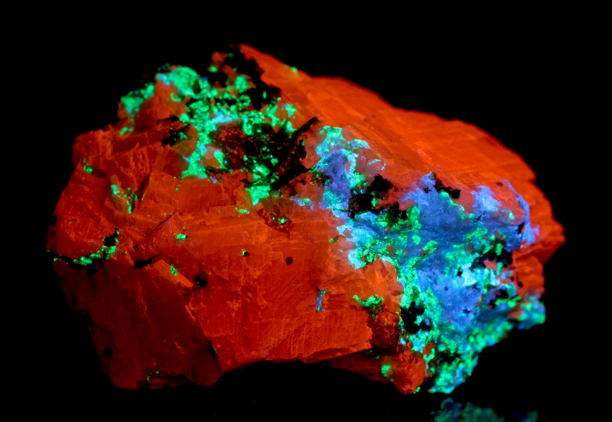 Margarosanite Willemite Calcite Hendricksite & Andradite