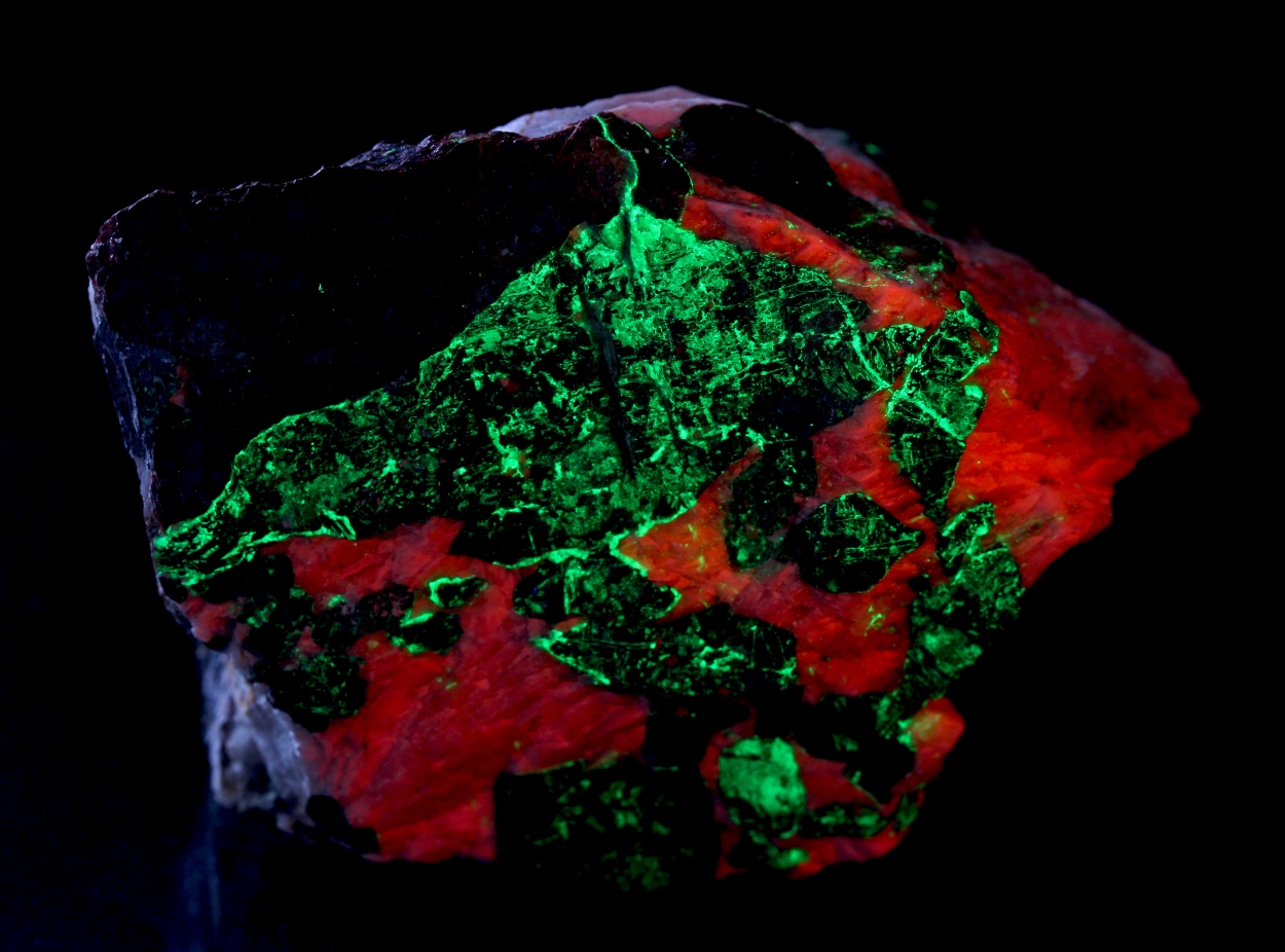 Tephroite Zincite Willemite Calcite & Franklinite