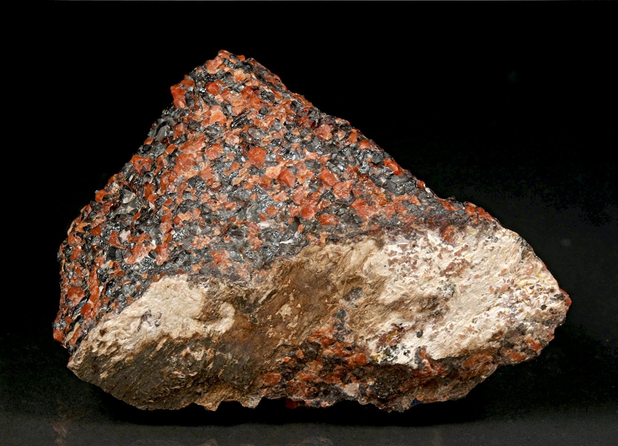 Hodgkinsonite Hetaerolite Sussexite & Zincite