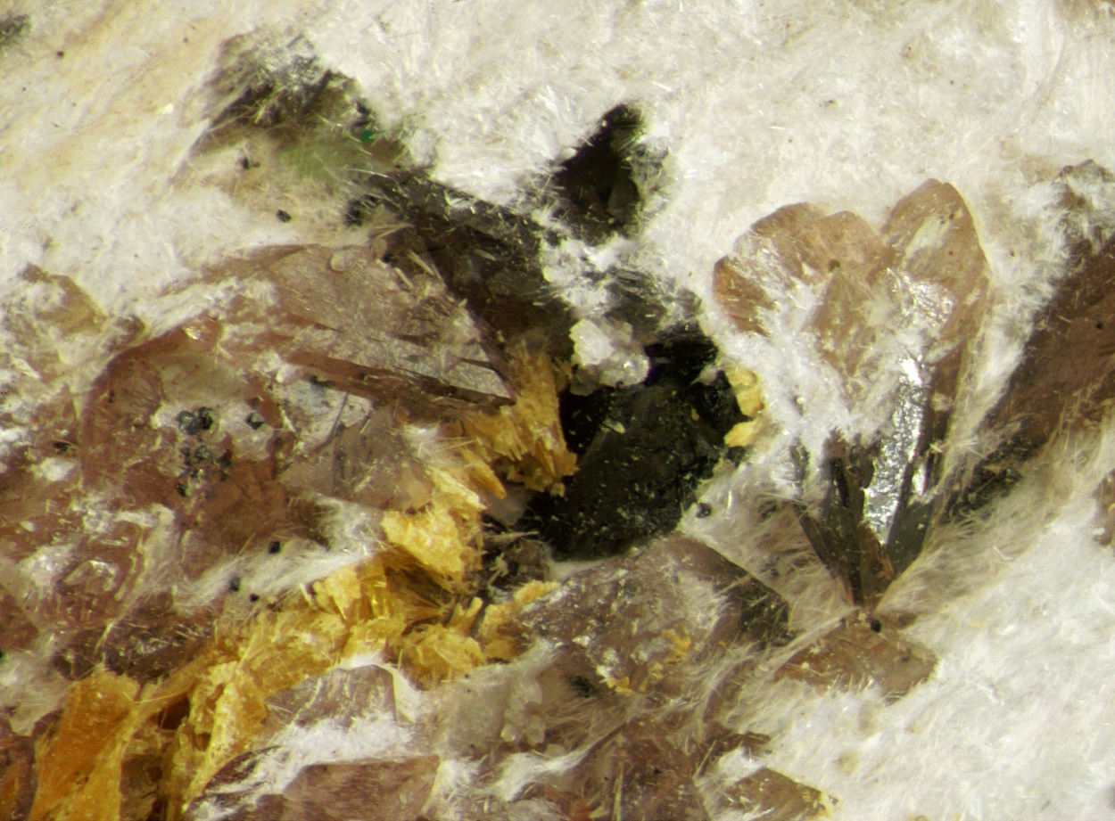 Hodgkinsonite Hetaerolite Sussexite & Zincite