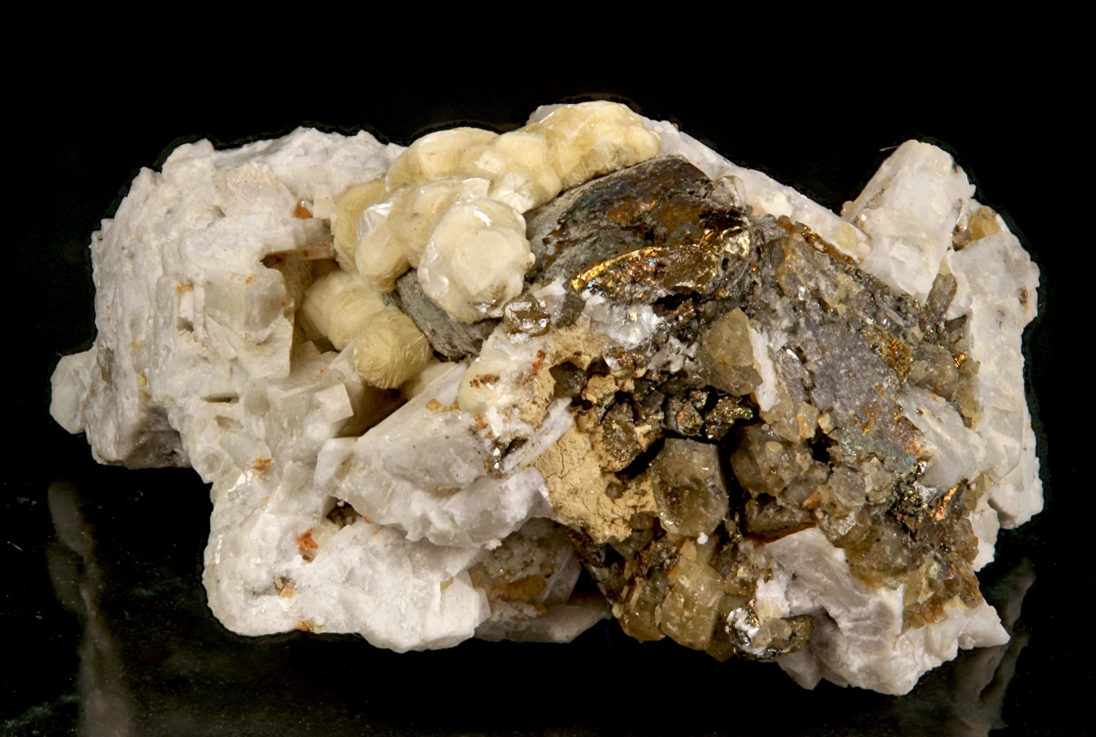Chalcopyrite & Gmelinite-Na