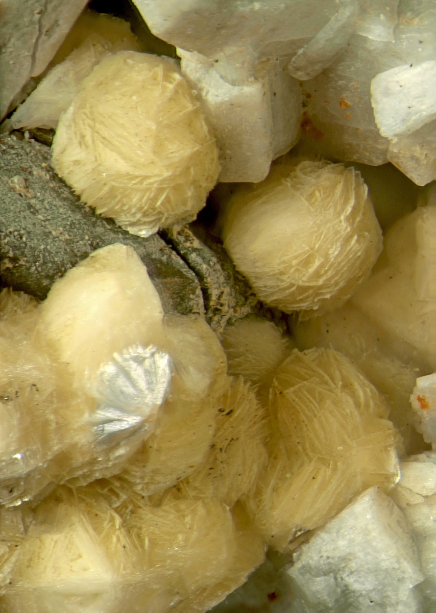 Chalcopyrite & Gmelinite-Na