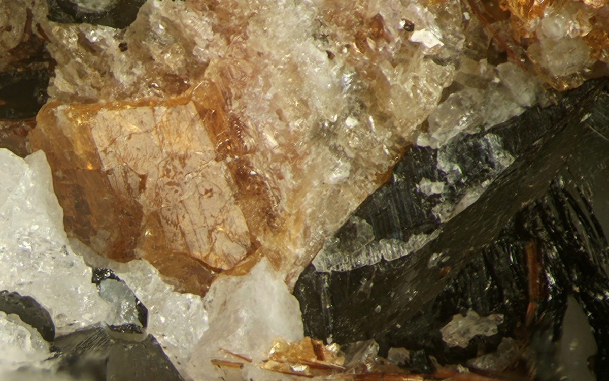 Ancylite-(Ce) On Astrophyllite-Kupletskite Series & Calcite With Kentbrooksite