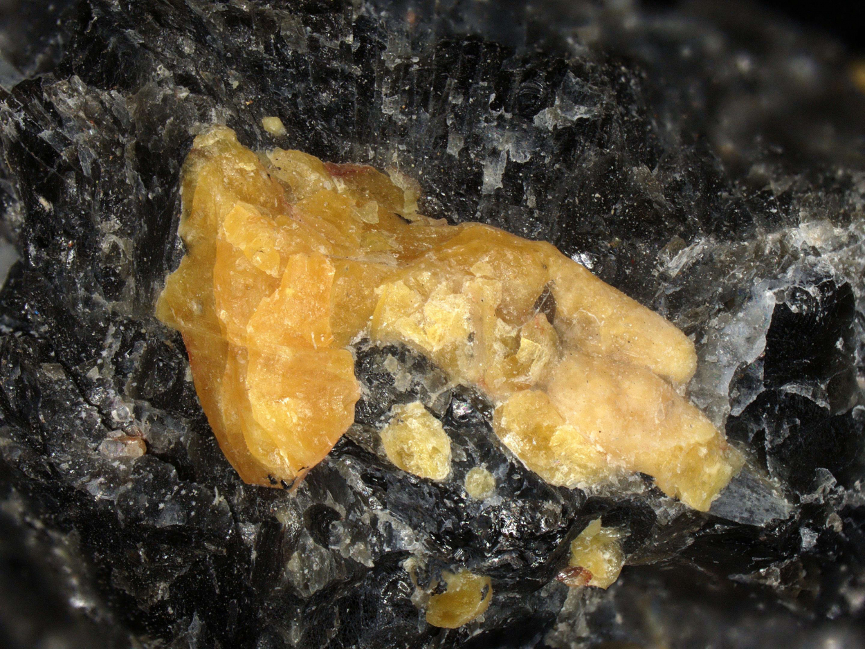 Thorogummite