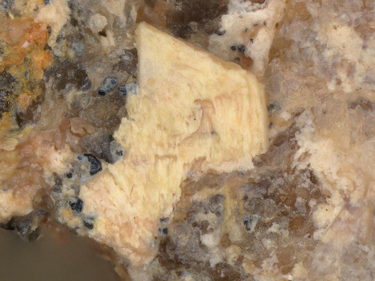 Phosphowalpurgite