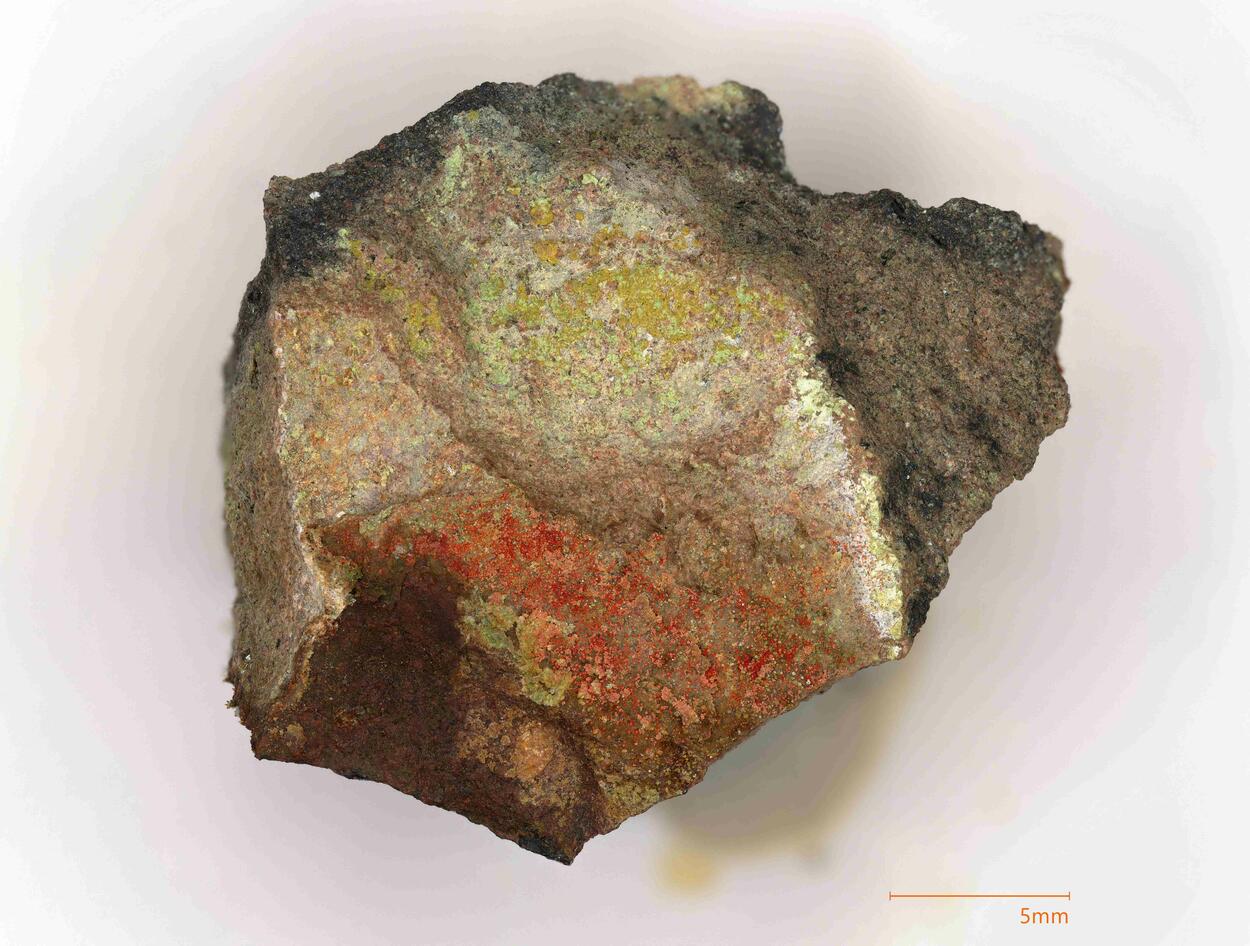 Umohoite With Calcurmolite