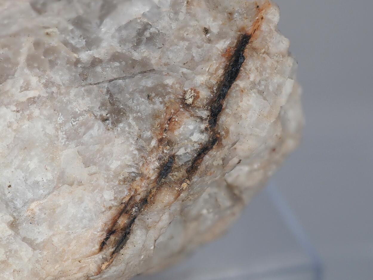 Yttrotantalite-(Y)