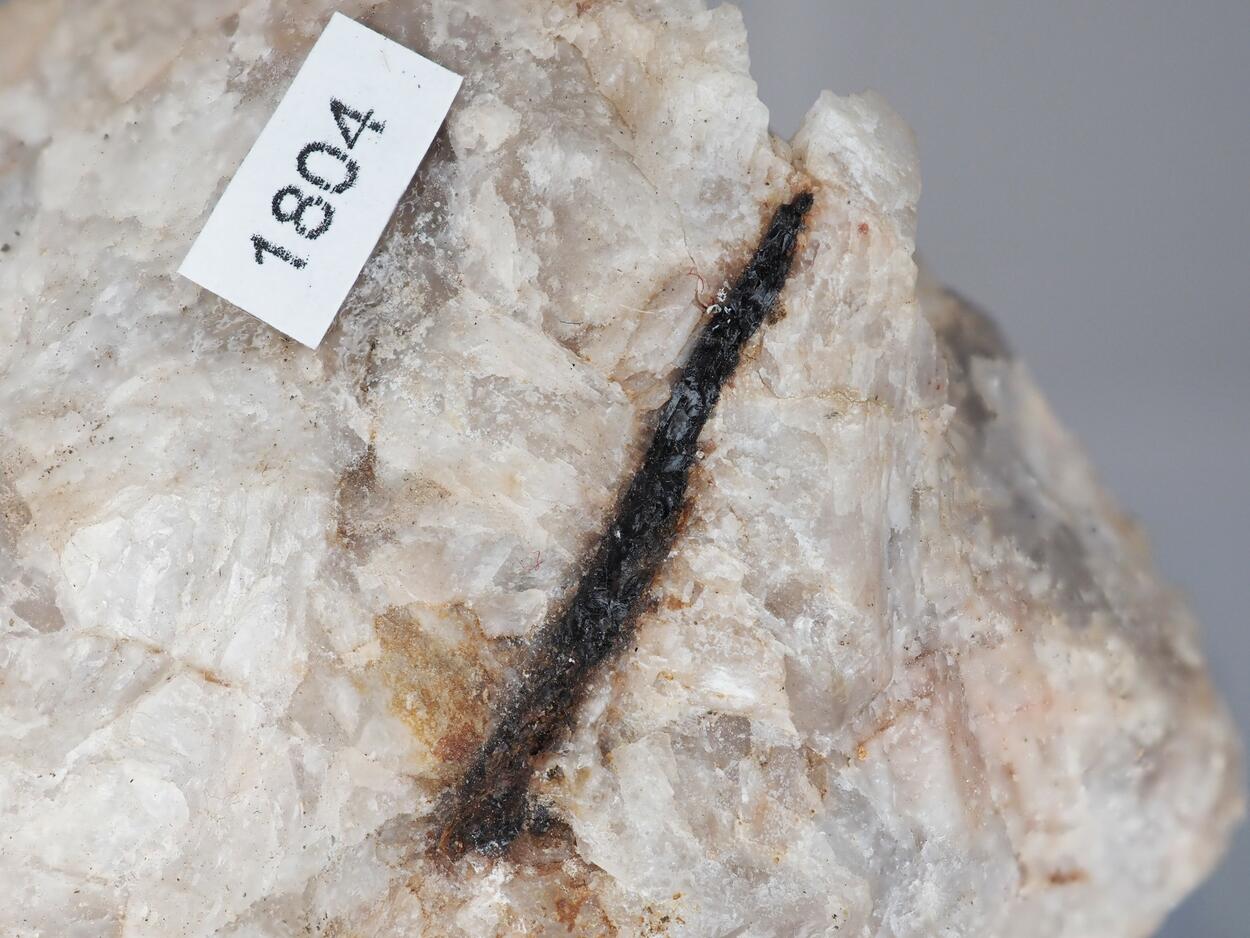Yttrotantalite-(Y)