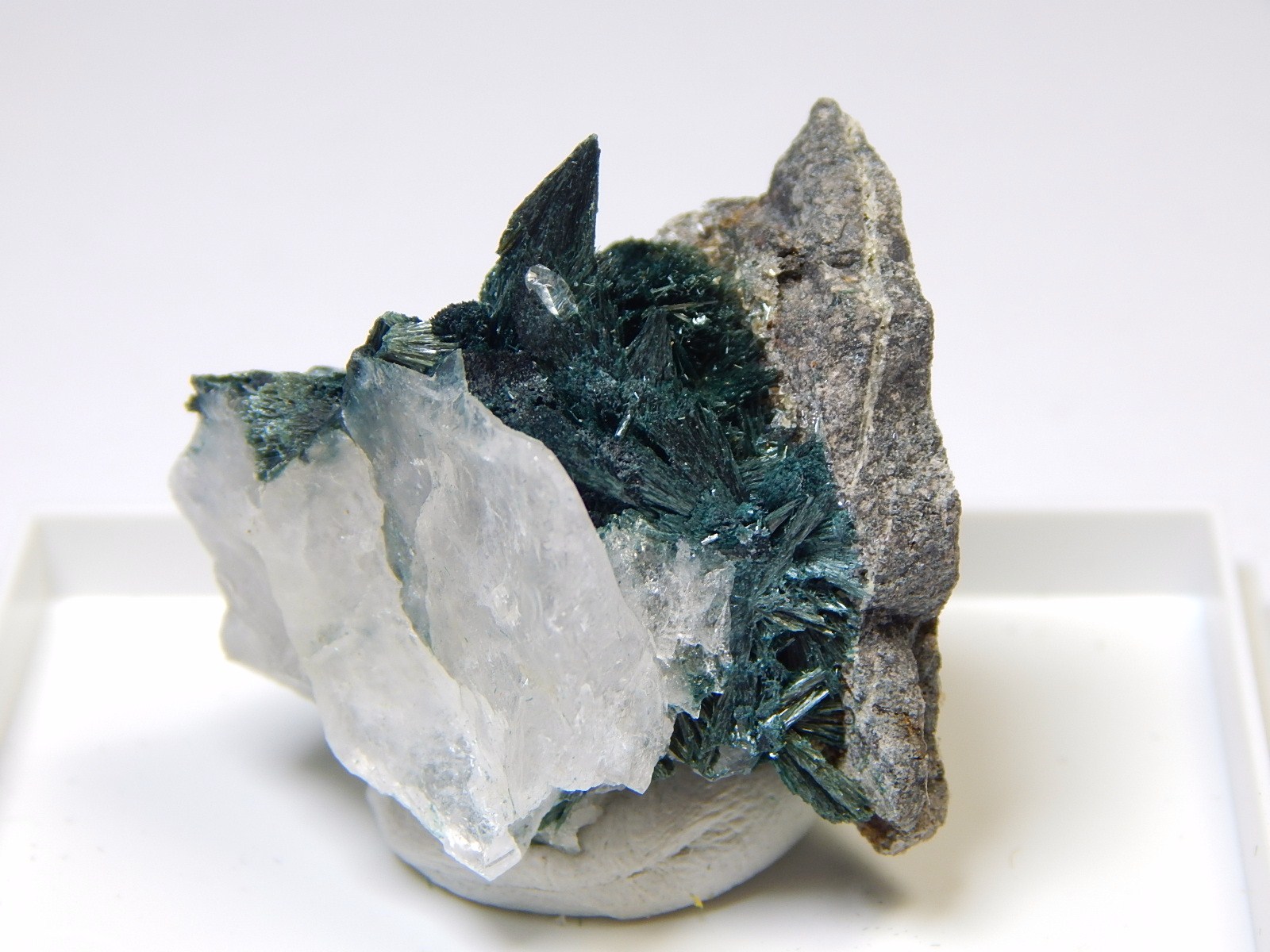 Gormanite & Brazilianite