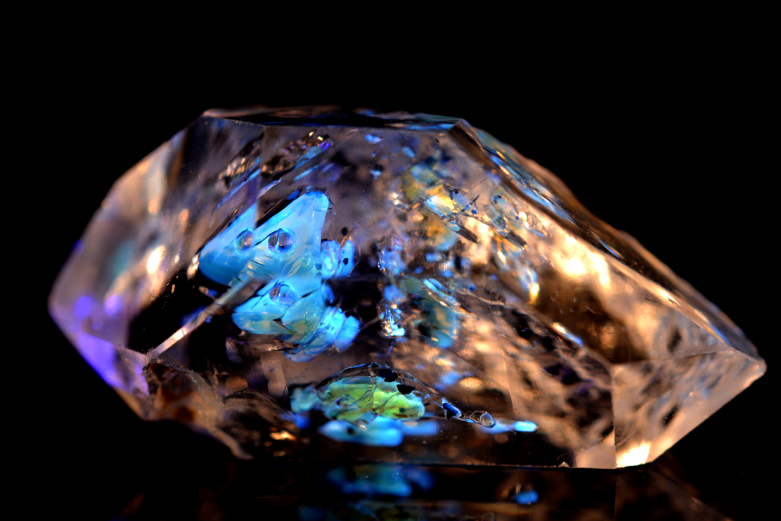 Quartz With Hydrocarbon Inclusions