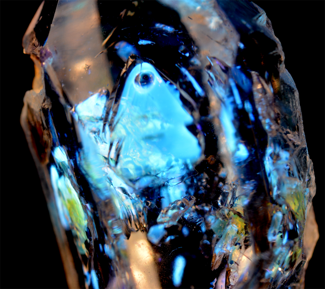 Quartz With Hydrocarbon Inclusions
