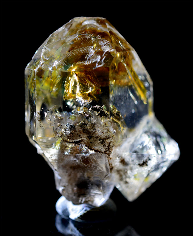 Quartz With Hydrocarbon Inclusions