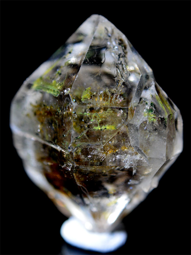 Quartz With Hydrocarbon Inclusions