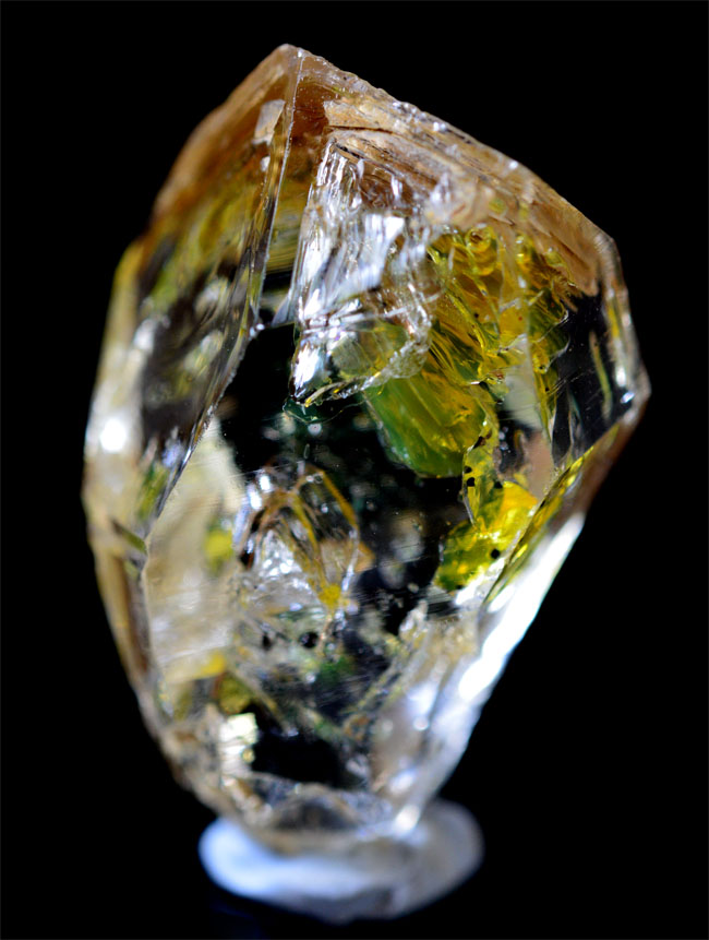 Quartz With Hydrocarbon Inclusions