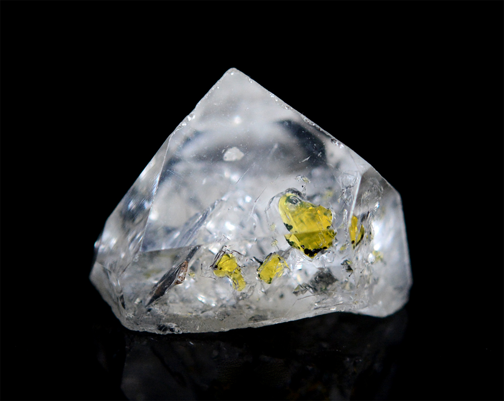 Quartz With Hydrocarbon Inclusions