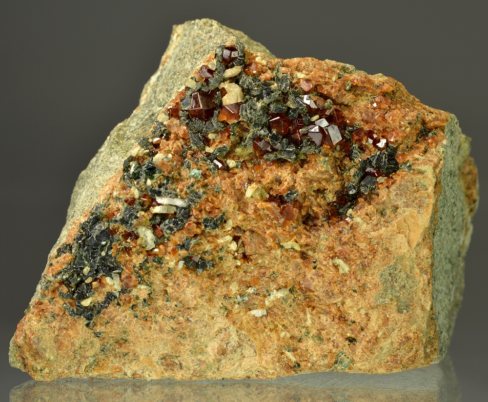 Garnet Var Grossular Diopside & Clinochlore