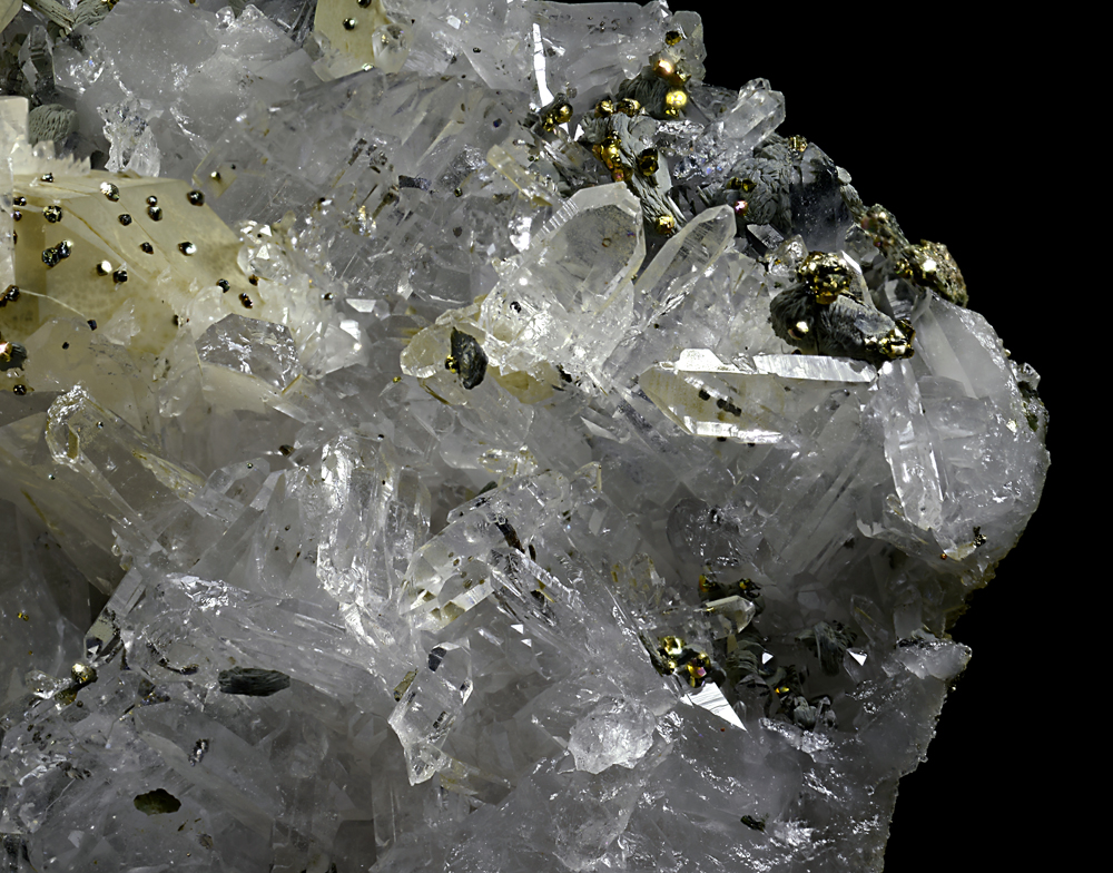 Quartz & Pyrite & Chlorite & Calcite