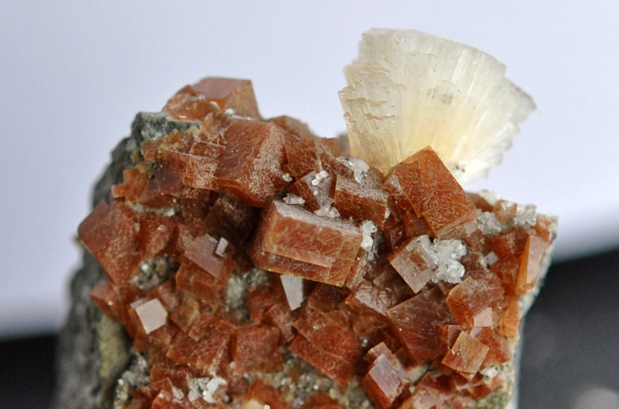 Chabazite-Ca & Stellerite