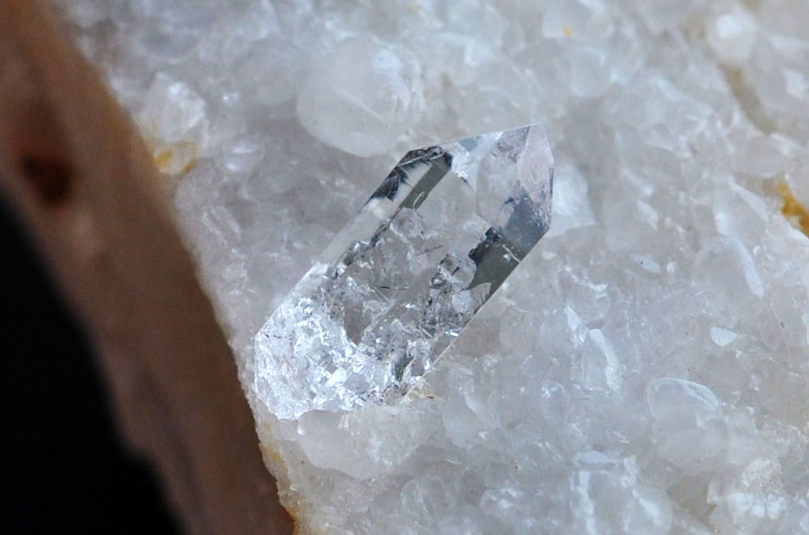 Quartz Var Diamond On Marble