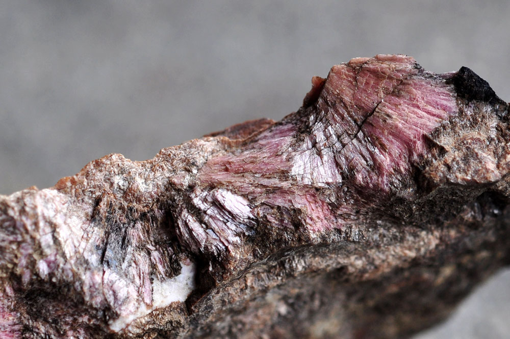 Pyroxmangite