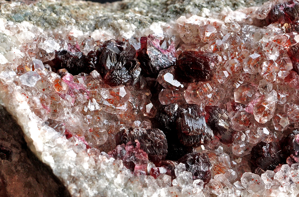 β-Roselite On Cobaltoan Calcite