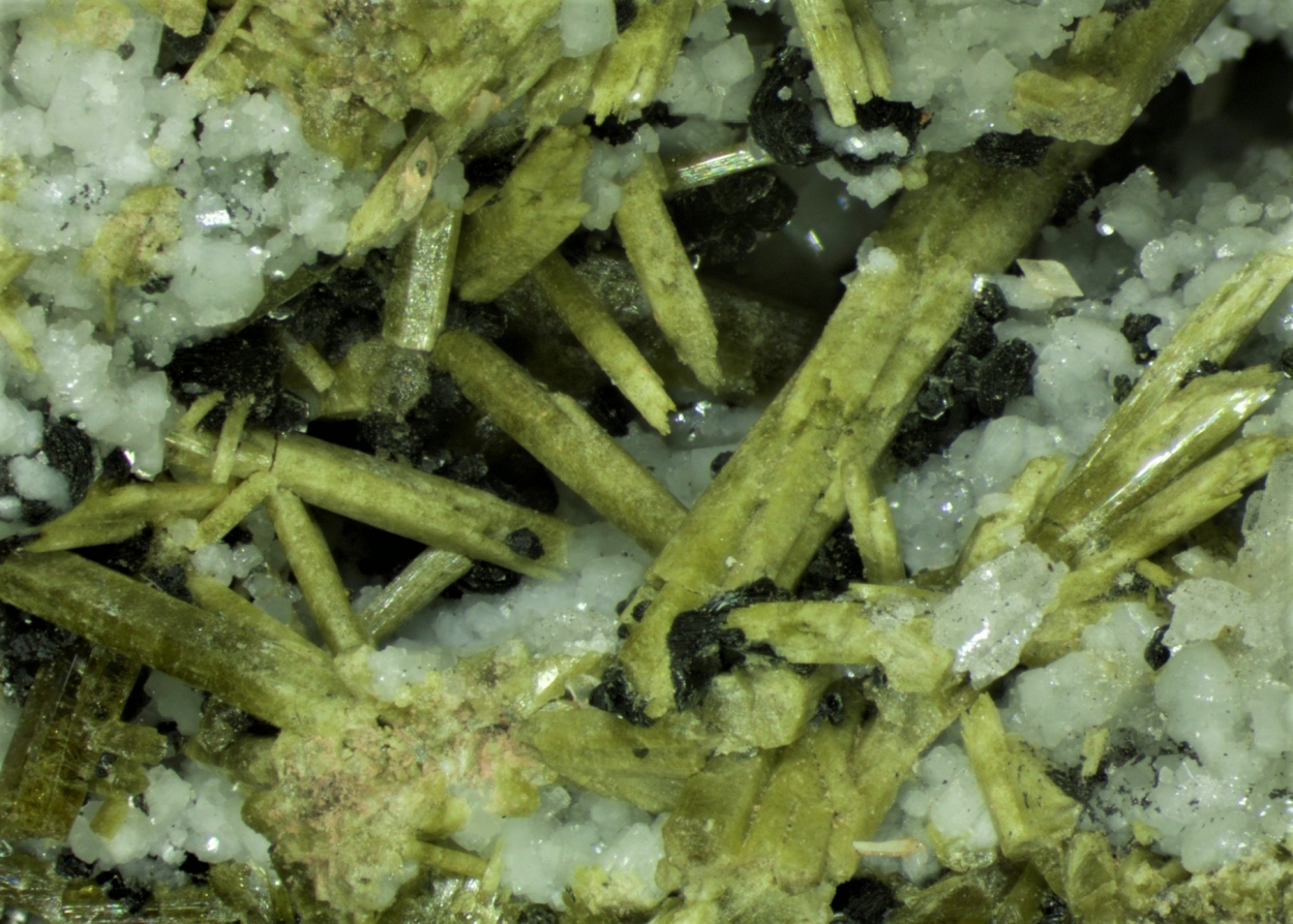 Epidote Clinochlore & Dolomite