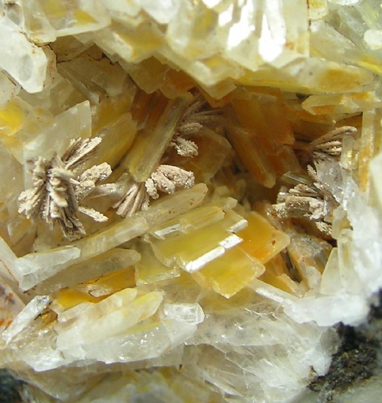 Fluorcalcioroméite