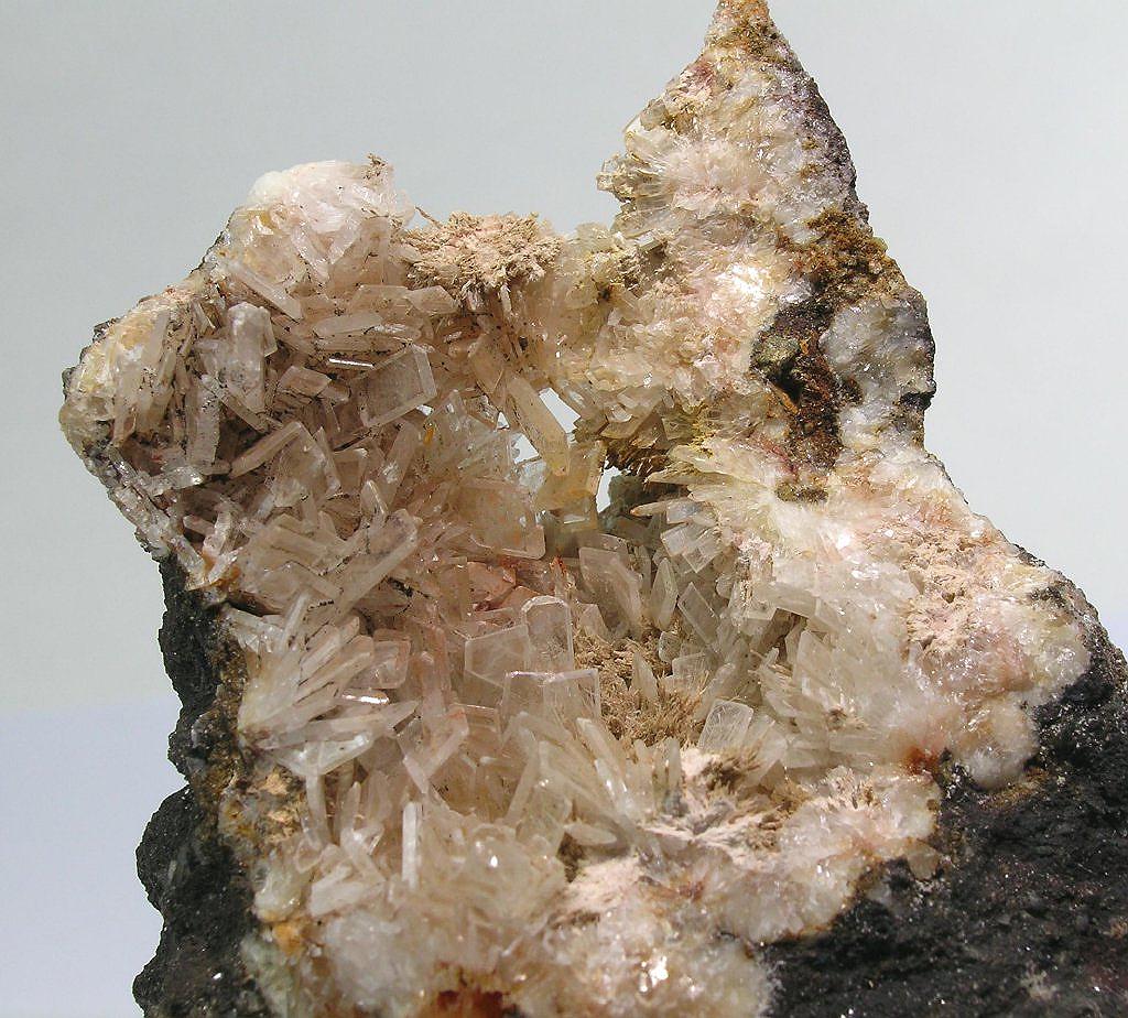 Fluorcalcioroméite