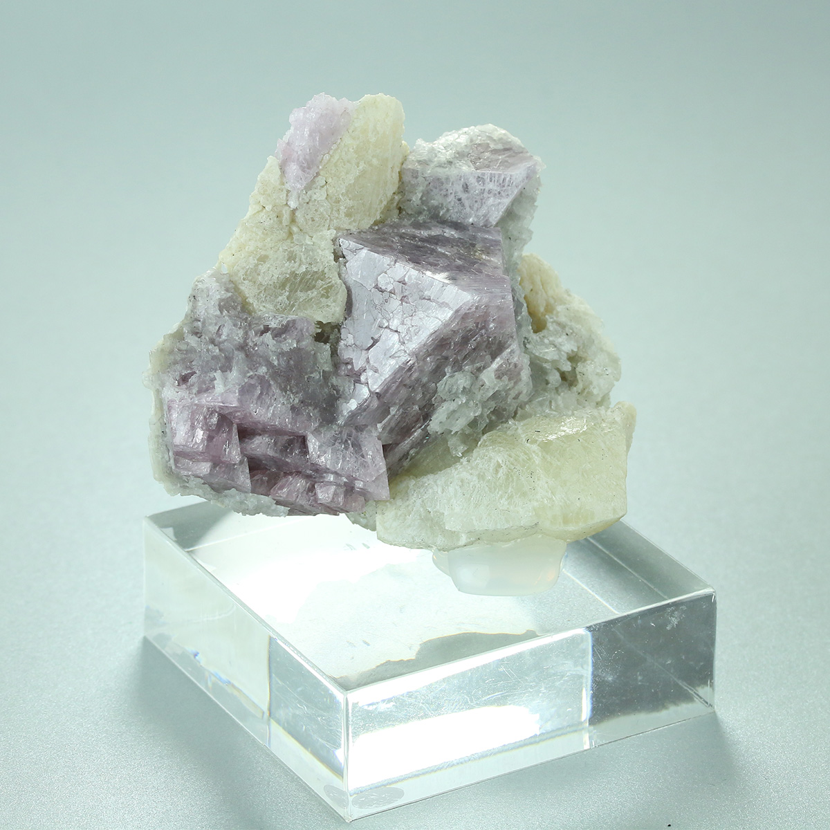 Spinel With Calcite