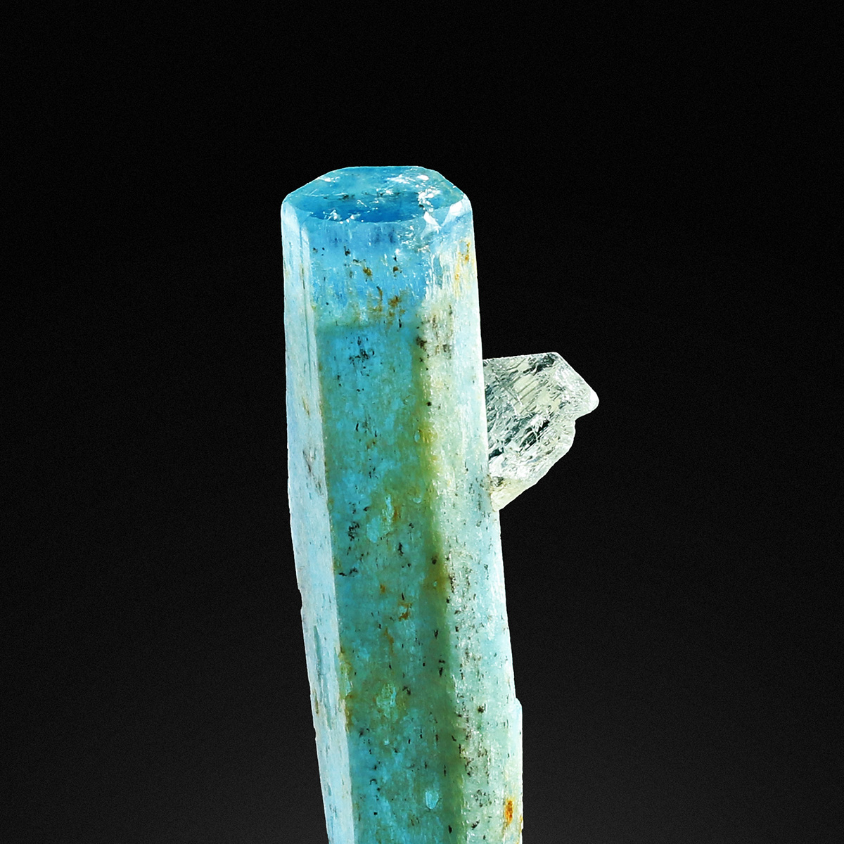 Beryl Var Aquamarine With Topaz