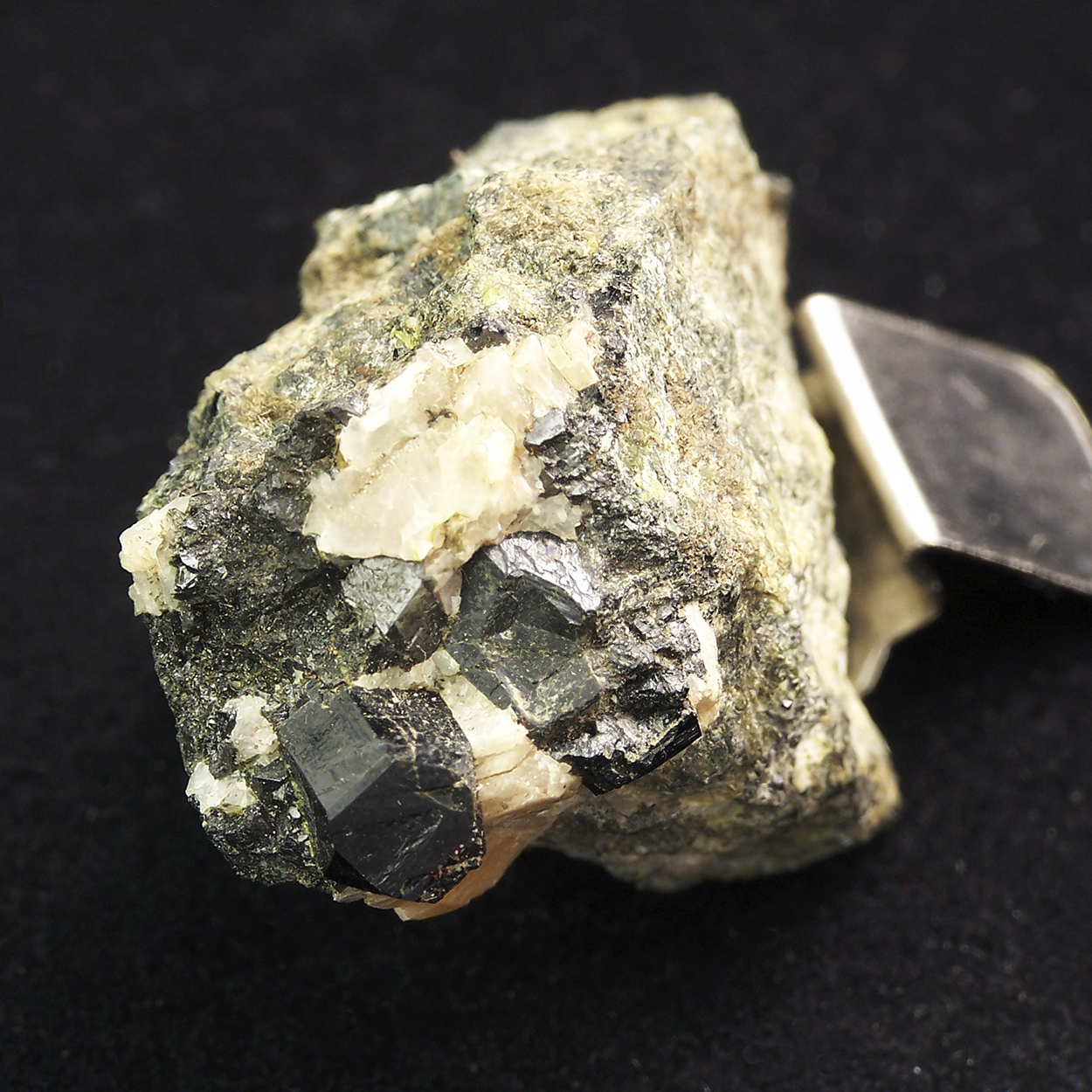 Allanite-(La)