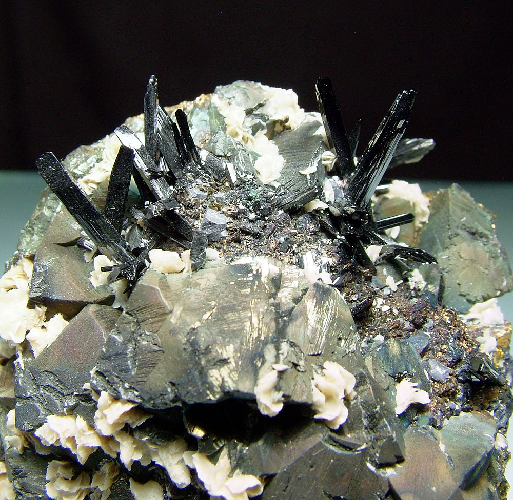 Ferberite With Calcite & Chalcopyrite